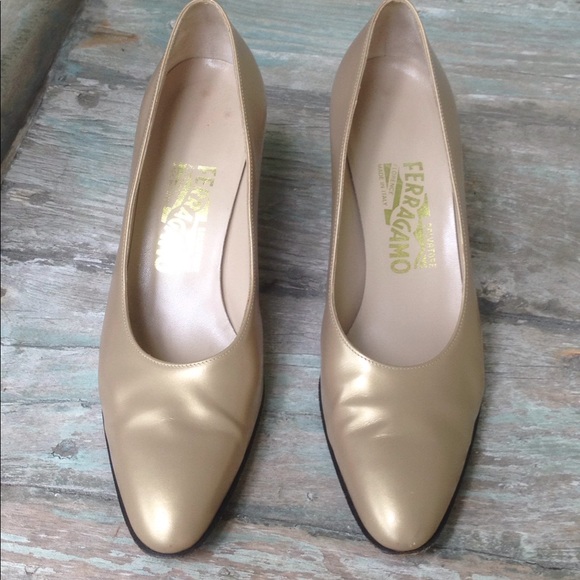 SALVATORE FERRAGAMO
CLOSED TOE HEEL - Picture 2 of 5